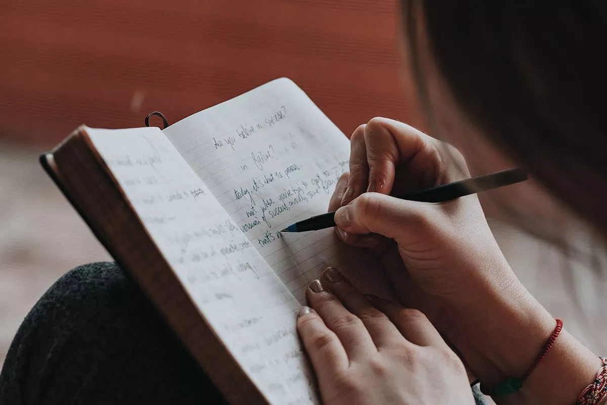 Menutup Hari dengan Tenang: Seni Refleksi Singkat